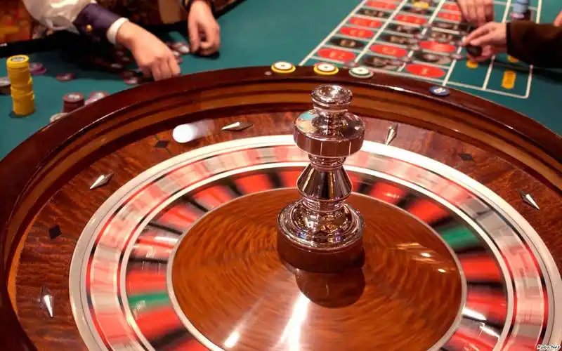gobet Casino section showing live dealer tables and slot games